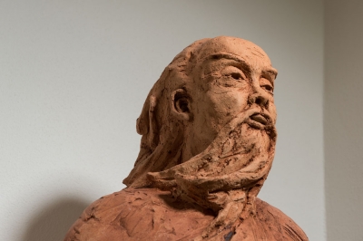 Hua-Tuo,číský lékař,(140-208 p.n.l.)šamot,zatíraná technika oxidu železa,1250 C.,v.110cm.