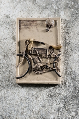 Harley,kamenina,zatíraný kysličník železa,transp.glazura,v.30x40 cm.
